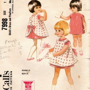 Sz 1 - McCall es Vintage 1960er Schnittmuster 7998 - Kinderkleid oder Pinafore mit Schleife - Henry Lee Design - McCall es Pattern