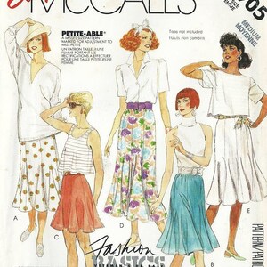 Sz Medium -  McCall&#39;s Pattern P905 - Misses&#39; Pull-On Fitted and Flared Skirts, Hemline Variations for Knits and Wovens - Fashion Basics
