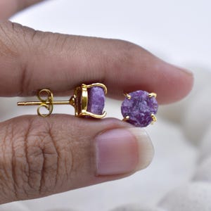 Natural Ruby Raw Stone Stud Earrings – 8–10mm Deep Red Gemstone, Gold-Plated Prong Setting, Handmade Elegant Jewelry for Women