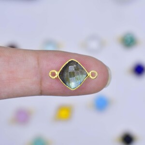 Vierkante connector gefacetteerd labradoriet, goudkleurige flitsende edelsteenschakel, diamantvorm dubbele ringbedel voor armbanden