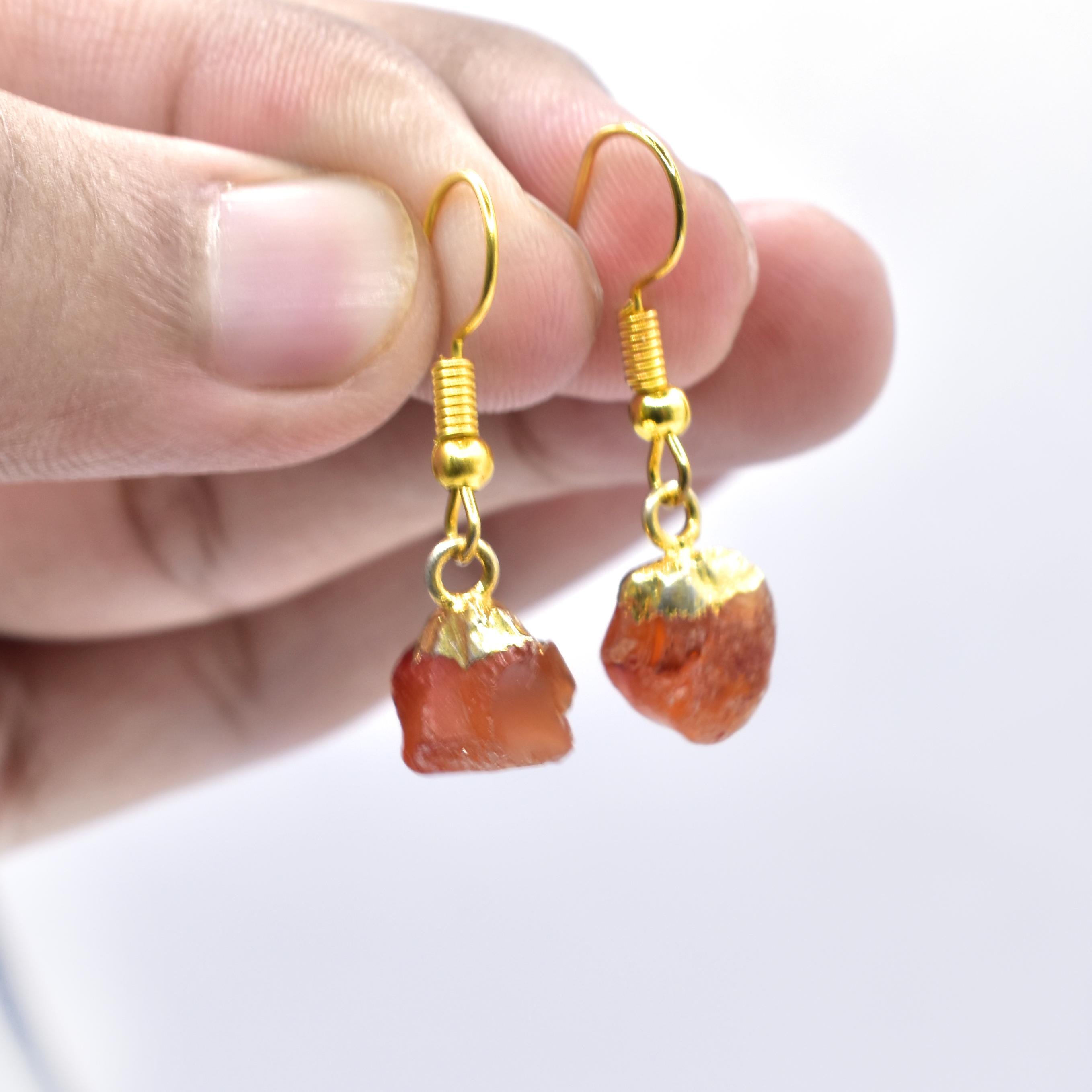 未加工カーネリアンのドロップピアス：ゴールドメッキ加工のクリスタル