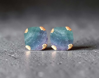 Ruwe fluorietoorbellen – meerkleurig kussenkristal, setting goudvermeil, minimalistische sieraden