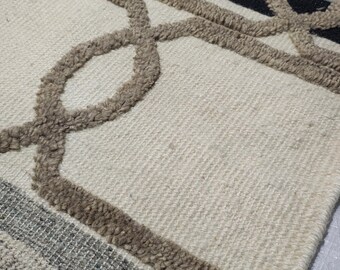 Handgeknüpfter Wollteppich | Elfenbeinbeige, marokkanisches Beni-Ourain-Rankmuster | Boho-Stil, individuelle Größe