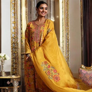 Conjunto de kurta de gasa de seda amarillo mostaza: traje indio con estampado floral