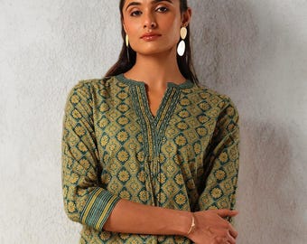 Kurti artesanal de mezcla de algodón: Vestido indio recto plisado con motivos étnicos verdes