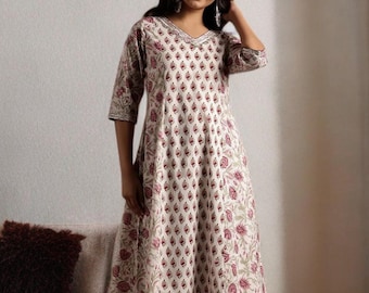 Conjunto Kurta hecho a mano en mezcla de algodón: Conjunto palazzo étnico indio con estampado floral en color blanco hueso
