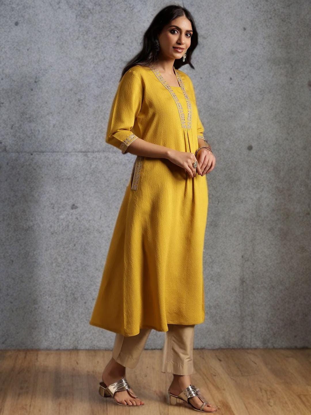 chinese dress ladies Monghiba Yellow Gown for Women, Georgette Designer Gown for Haldi Ceremony  (PC_197_Yellow) : Amazon.in: Fashion