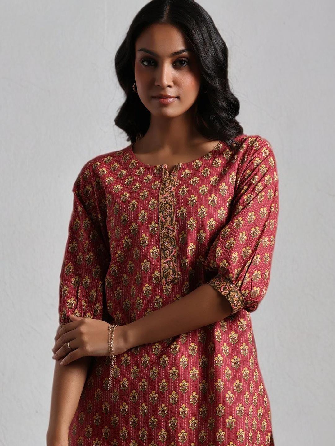 thumbnail image 2 of Indian Women Green Floral Printed Cotton Kurta Kurti Top Tunic Straight... 2 of 12