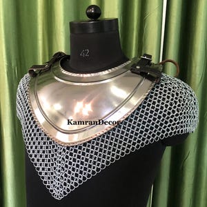 Handgefertigter Halsberge aus Stahl – Mittelalterlicher Ritter-Nackenschutz mit Kettenhemd