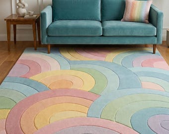 Hand-Tufted Wool Rug – Pastel Rainbow Arch Design