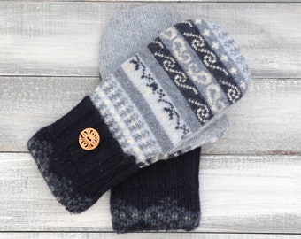 Sweater mittens, recycled sweater mittens, blue mittens, womens mittens, Fleece-lined mittens, upcycled sweater, wool mittens, winter mitten