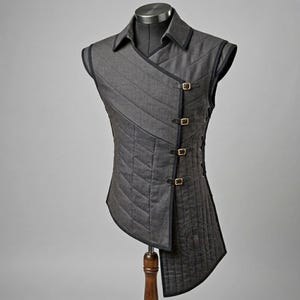Chaleco de armadura Gambeson acolchado de algodón medieval – Traje medieval acolchado LA-39 para LARP, Ren Faire