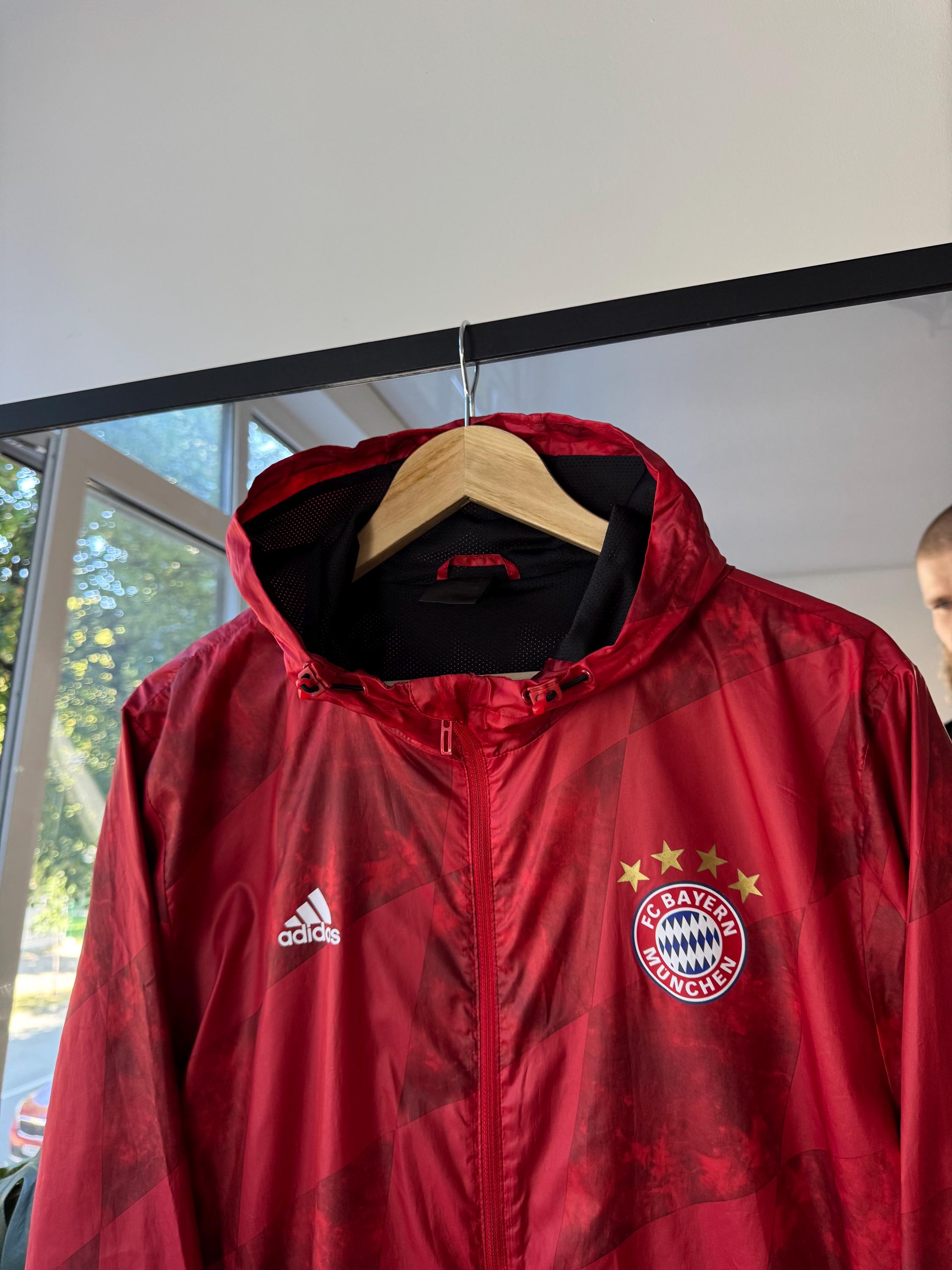 アディダス x FCバイエルン・ミュンヘン ライトジャケット サイズM