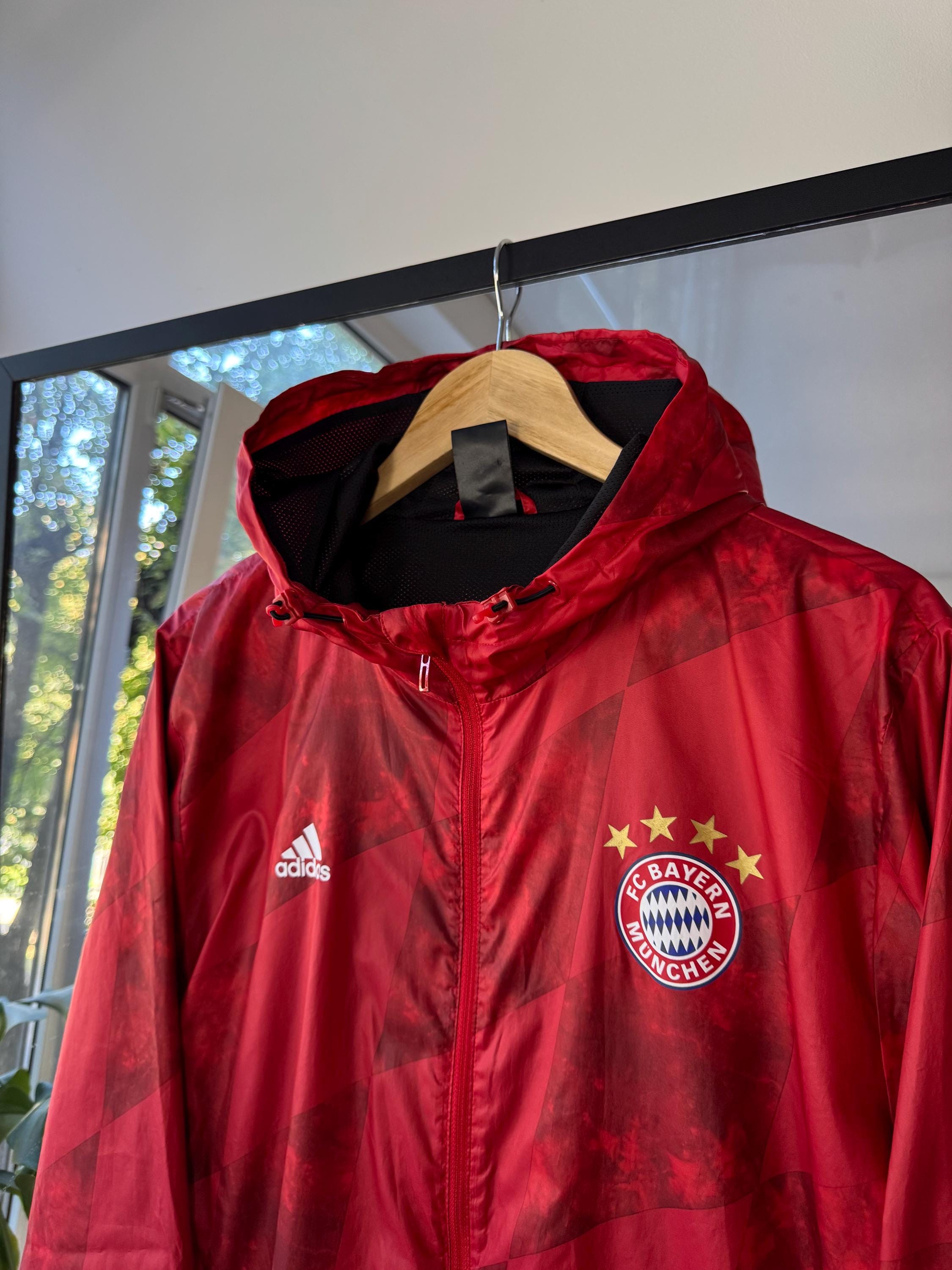 アディダス x FCバイエルン・ミュンヘン ライトジャケット サイズM