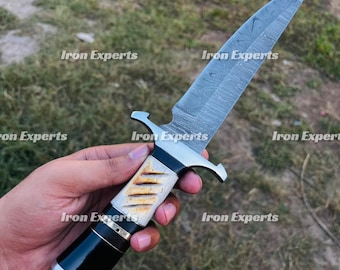 Cuchillo de caza de acero de Damasco forjado a mano | Cuchillo Bowie con mango de hueso y latón personalizado | Regalo para acampar al aire libre | Cuchillo de supervivencia con funda