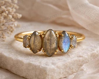 Anillo de labradorita marquesa, anillo apilable de oro, joya de regalo para ella, anillo de San Valentín, anillo bohemio minimalista hecho a mano.