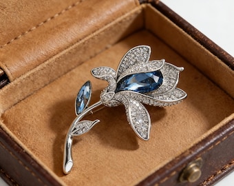 Crystal Tulip Brooch – Elegant Silver Flower Pin, Fashion Jewelry