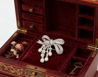 French Bow Pearl Brooch – Elegant Silver-Tone Pin