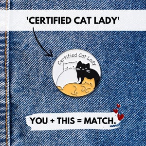 Zertifizierte Katzendame Lustiger Emaille Pin | Katzenliebhaber Geschenk | Niedliche Katzen Pin, Brosche Geschenk | Katzenmama Geschenkkarte | Geschenke für Katzenliebhaber | Zehenbohne