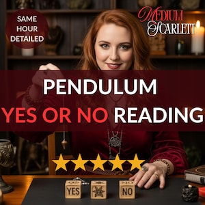 Può includere: Una donna dai capelli rossi tiene un pendolo. L'immagine ha un testo che recita "PENDULUM YES OR NO READING". Ci sono blocchi di legno che dicono "YES" e "NO". L'immagine ha anche cinque stelle d'oro.