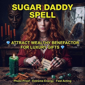 Op de afbeelding: Een afbeelding met een vrouw met rood haar, die een kom vasthoudt met munten en een briefje met de tekst "Medium Scarlett Spells". De tekst "SUGAR DADDY SPELL" staat bovenaan, met daaronder "ATTRACT WEALTHY BENEFACTOR FOR LUXURY GIFTS". Een groene kaars en edelstenen zijn ook zichtbaar.