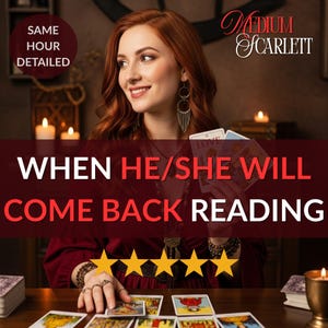 以下が含まれることがあります： 赤い髪の女性が笑顔で、タロットカードを持っています。画像には「WHEN HE/SHE WILL COME BACK READING」と「Medium Scarlett」というテキストが含まれています。円には「SAME HOUR DETAILED」と書かれています。