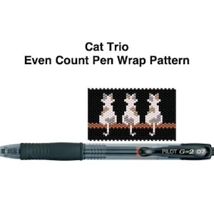 Könnte beinhalten: Ein schwarzer und klarer Pilot G-2 07 Stift mit schwarzem Griff und einem Perlenmuster von drei Katzen. Der Text "Cat Trio Even Count Pen Wrap Pattern" befindet sich über dem Muster.