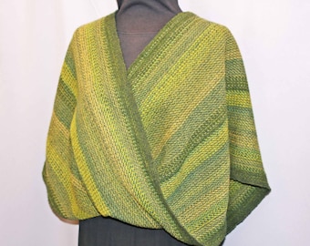 Chal infinito de lana verde tejido a mano, estola Mobius verde