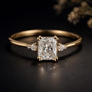 Anello con moissanite taglio radiante da 1 carato, anello di fidanzamento radiante, anello a grappolo radiante, anello nuziale in oro 14 carati, anello delicato, anello di proposta, anello di promessa