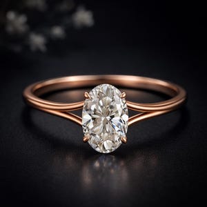 Anillo de compromiso solitario de moissanita ovalada de 14k, anillo de compromiso de moissanita con engaste de garras, anillo con brazo dividido, joyero solitario de talla ovalada, regalo para ella.