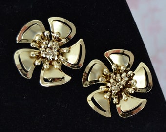 Vintage Flower Clip-On Earrings in Gold-Tone Metal