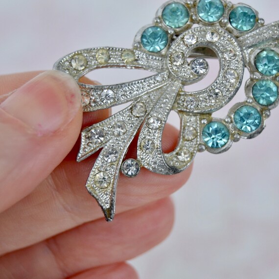 Vintage Bow Brooch with Clear and Blue Rhinestone… - image 5