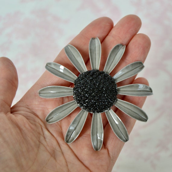 Vintage Enamel Flower Brooch with Gray Petals and… - image 8
