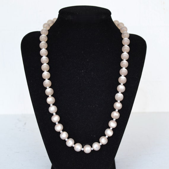 Vintage Single Strand Necklace with Cream Off-Whi… - image 10