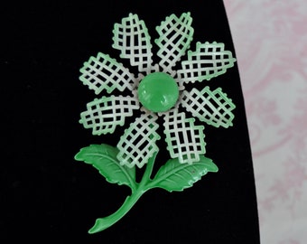 Vintage Green Enamel Lattice Flower Brooch Made of Metal