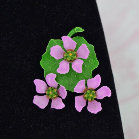 Vintage Lily Pad and Flowers Brooch Made of Metal… - image 1