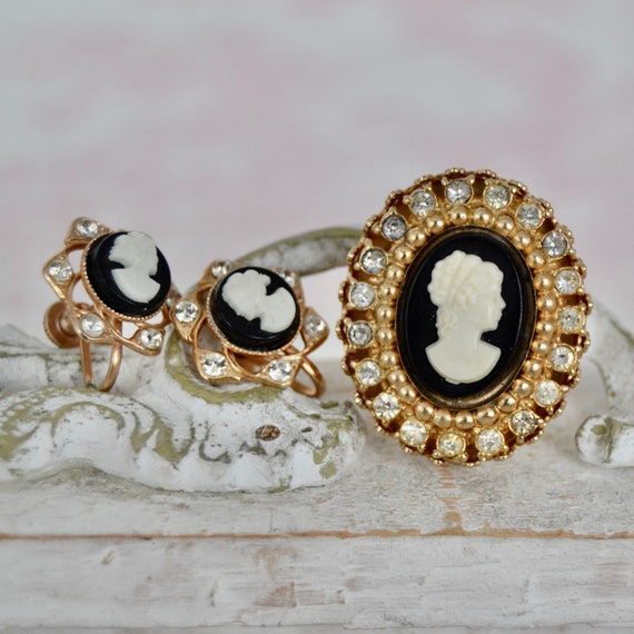 Vintage Cameo Brooch and Screw-Back Earrings Set b