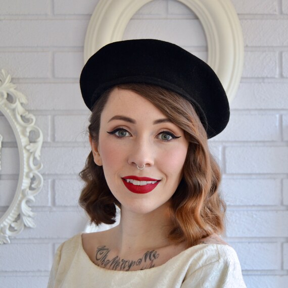Vintage Classic Black Wool Beret with Top Knob