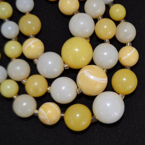 Vintage Necklace with Three Strands of Plastic Of… - image 7