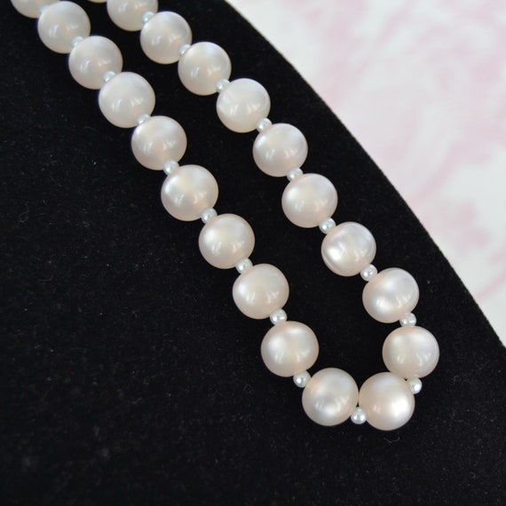 Vintage Single Strand Necklace with Cream Off-Whi… - image 1