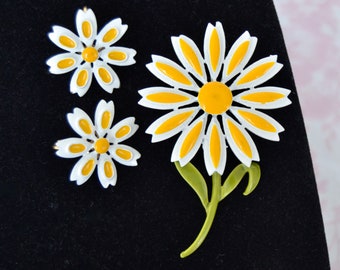 Vintage Enamel Daisy Brooch and Clip-On Earrings Jewelry Set by Coro