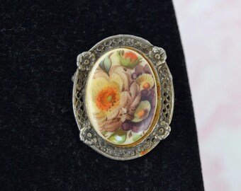 Vintage Small Flower Cameo Brooch with Metal Frame and Plastic Center
