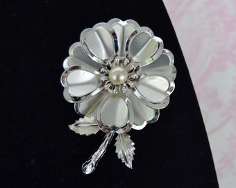 Vintage Flower Brooch Made of Silver Tone Metal in Shiny and Matte with Plastic Faux Pearl Center