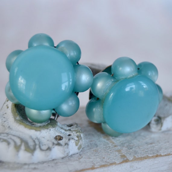 Vintage Clip-On Flower Earrings with Blue Plastic… - image 4