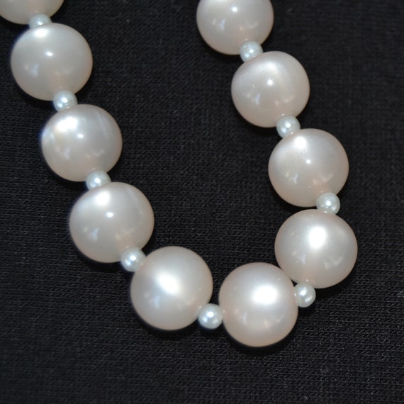 Vintage Single Strand Necklace with Cream Off-Whi… - image 8