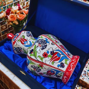 Handmade Turkish Ceramic Vase – Iznik Floral Pottery – Ottoman Style Decorative Art – Unique Home Decor – Large Hand-Painted Vase
