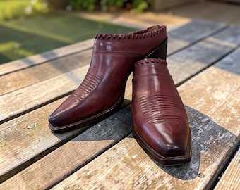 Mules rojas Lucchese, talla 6.5