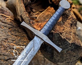 Hand-Forged Damascus Steel Medieval Sword: Collectible Historical Replica