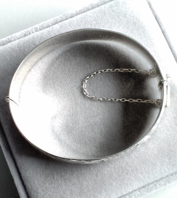 Vintage solid hallmarked silver bangle - image 2
