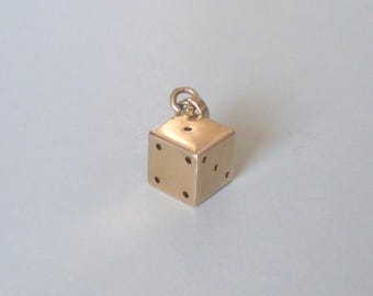 Colgante con dije de dados vintage con sello 750
